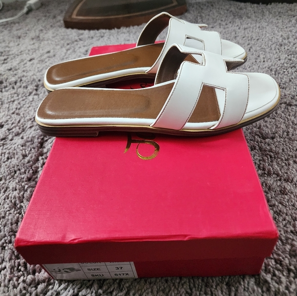 NIB Sandals - Picture 2 of 3